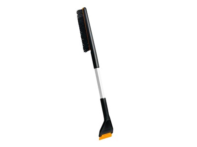 Щетка для снега 76 см со скребком Fiskars Plus (щетка-сметка снеговая, съемный скребок)
