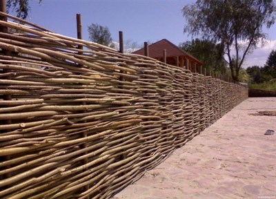 Изготовление и установка деревянных заборов и изгородей